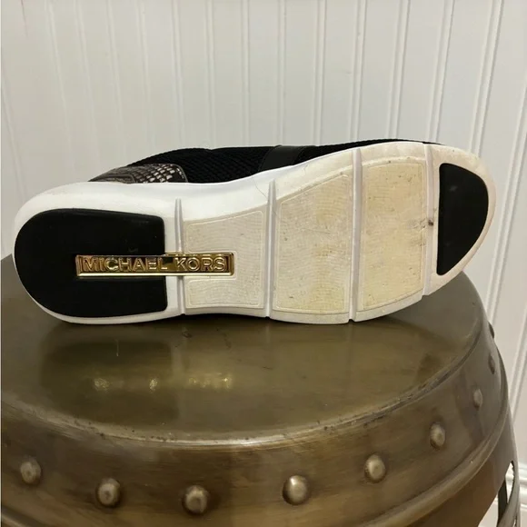 Michael Kors sneakers women’s size 9 1/2 black w/gold  & snake skin design - Picture 6 of 6